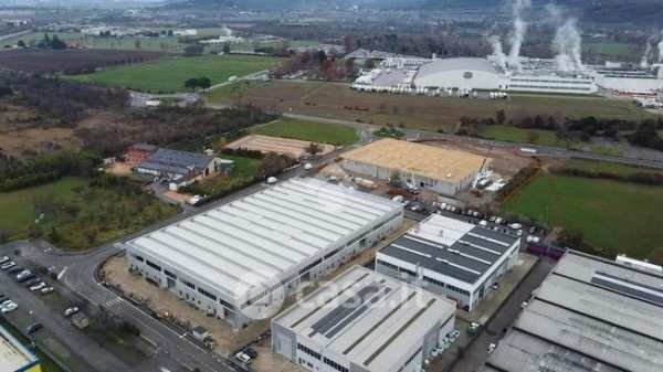 Capannone in commerciale in Via Pitagora