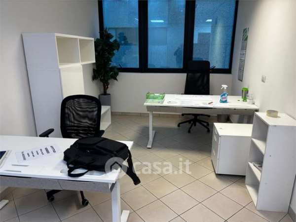 Ufficio in commerciale in 