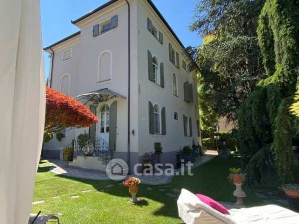 Villa in residenziale in 
