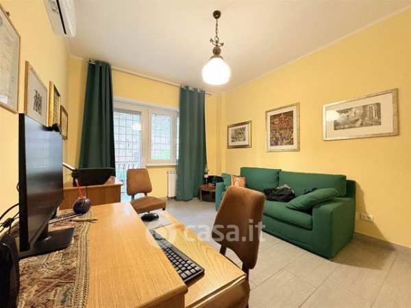 Ufficio in commerciale in 