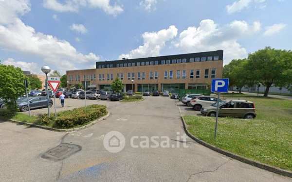 Ufficio in commerciale in Via Mengolina