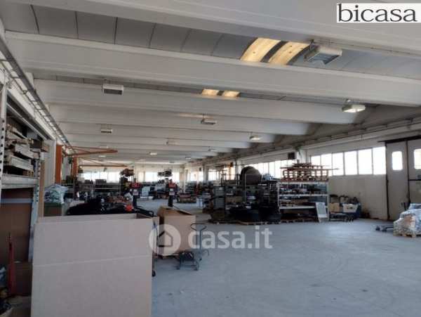 Capannone in commerciale in Via Risara 1