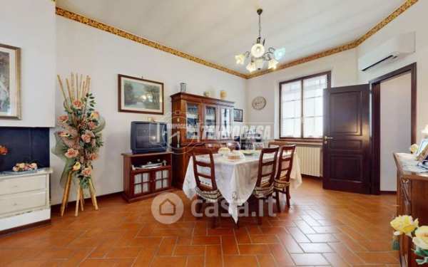 Casa indipendente in residenziale in 