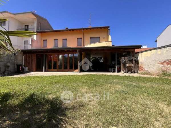 Villa in residenziale in Via Varallino 70