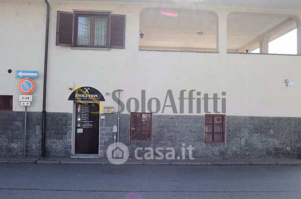 Negozio/locale commerciale in commerciale in Via Cavour 69