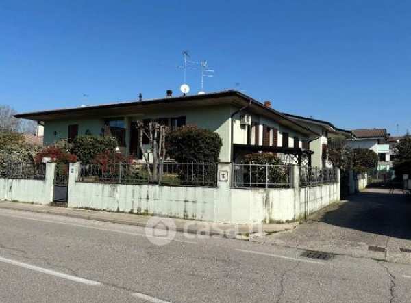 Casa indipendente in residenziale in Via A. Mantegna