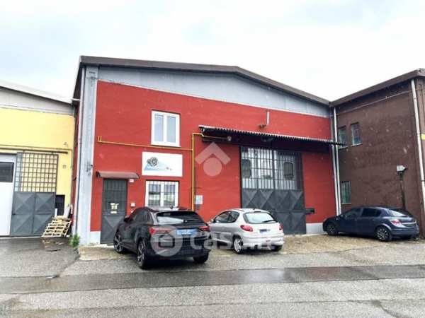 Capannone in commerciale in Strada del Francese 141