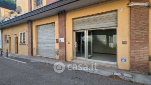 Ufficio in commerciale in Via Marco Carellario 8