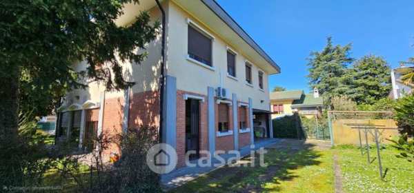 Casa indipendente in residenziale in Via B. Gigli 12