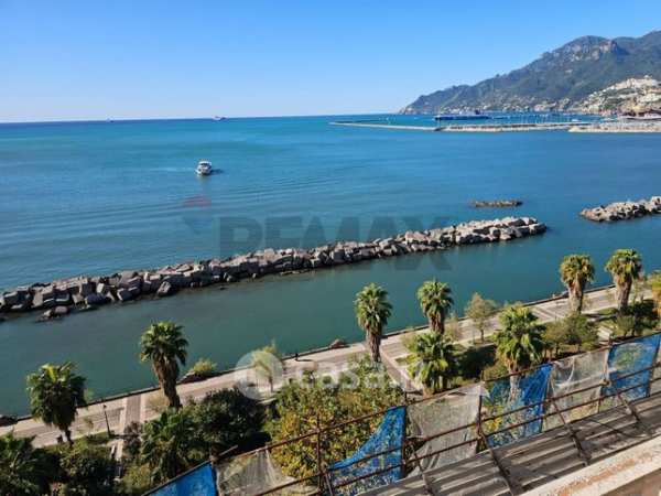 Appartamento in residenziale in Lungomare Trieste 112