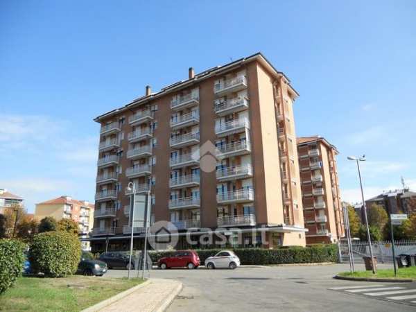 Box/posto auto in residenziale in Strada Torino 8