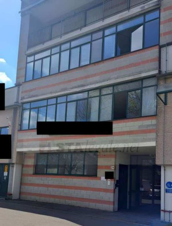 Ufficio in commerciale in Via Damiano Chiesa 24