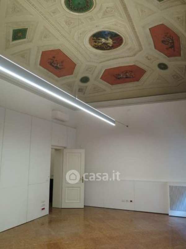 Ufficio in commerciale in Via d'Azeglio