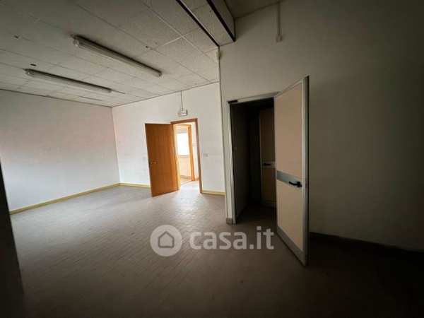 Ufficio in commerciale in 