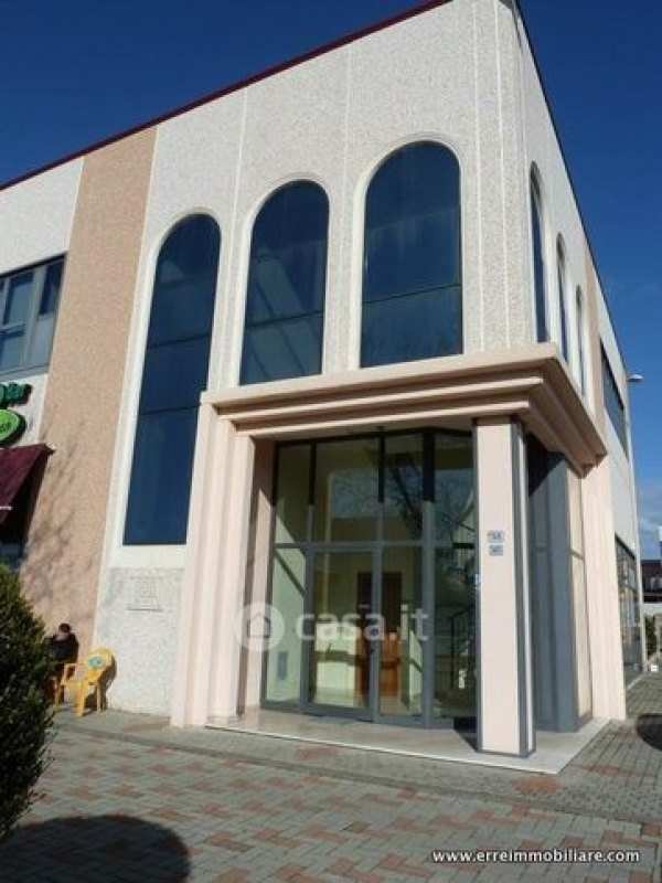 Ufficio in commerciale in 
