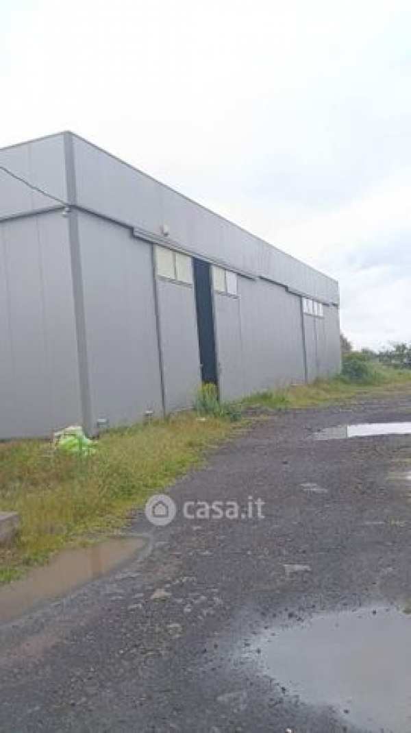 Capannone in commerciale in Via Nocilla