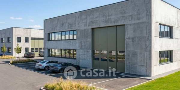 Capannone in commerciale in 