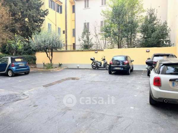 Box/posto auto in residenziale in Viale Giovanni Milton 31 /A