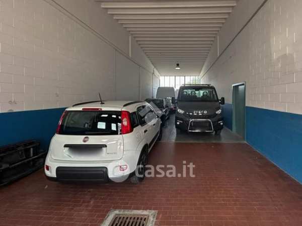 Capannone in commerciale in Via del Commercio 1