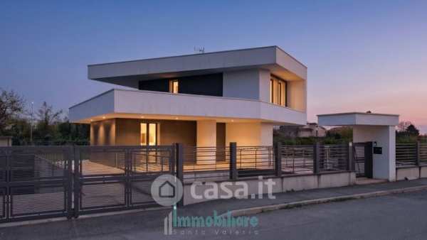 Villa in residenziale in Via G. di Vittorio 18
