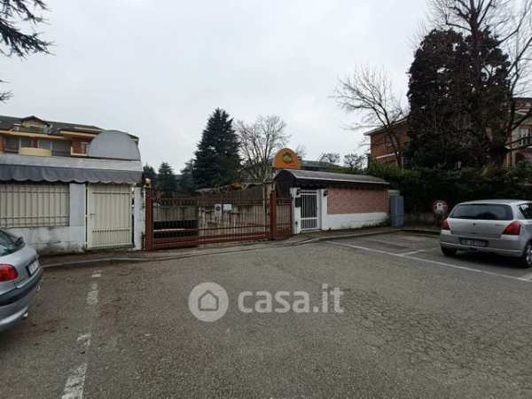 Attivitã /licenza (con o senza mura) in commerciale in Viale Francesco Fasano 34