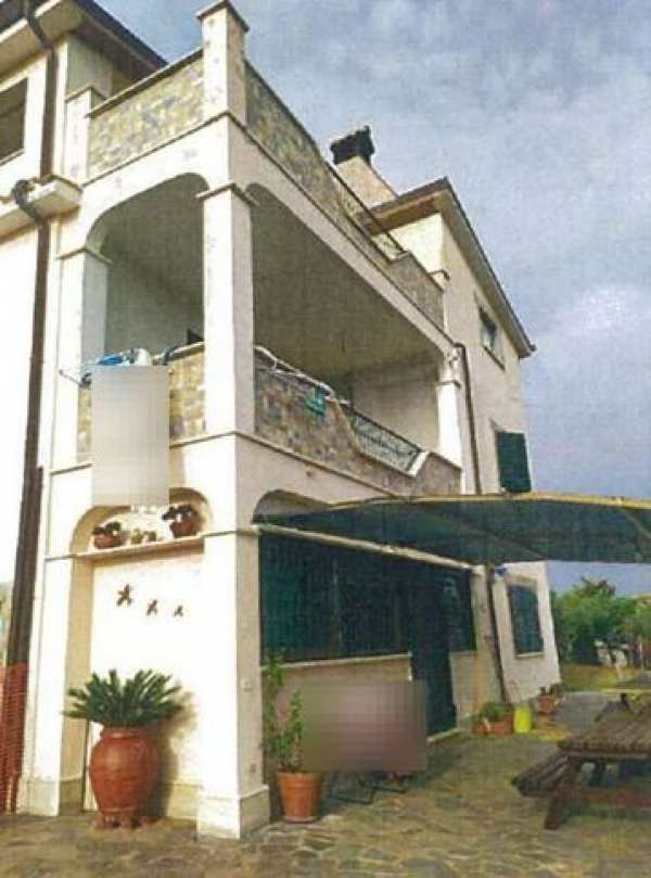 Appartamento in residenziale in Via ponte tre armi