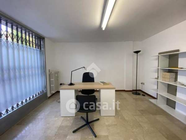 Ufficio in commerciale in Via Bligny 29