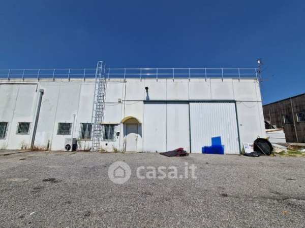 Capannone in commerciale in Via Primo Levi 28