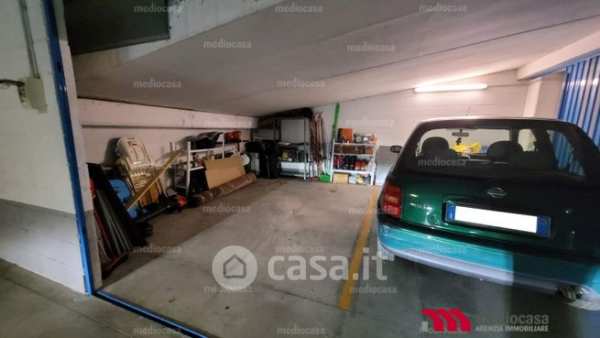 Box/posto auto in residenziale in Via Napoli