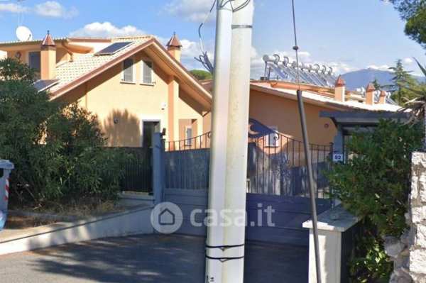 Appartamento in residenziale in Via Lago di Bracciano 82