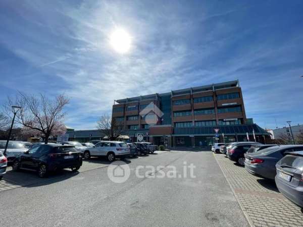 Ufficio in commerciale in 