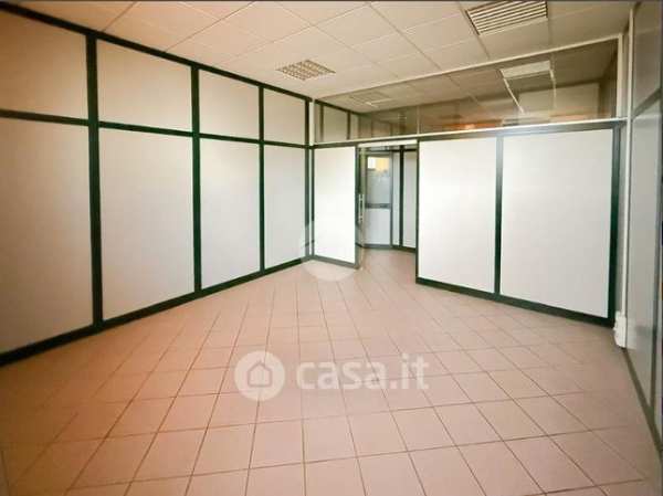 Capannone in commerciale in Via XXV Aprile 1