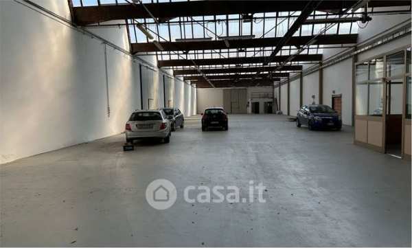 Capannone in commerciale in Via Emilia Est