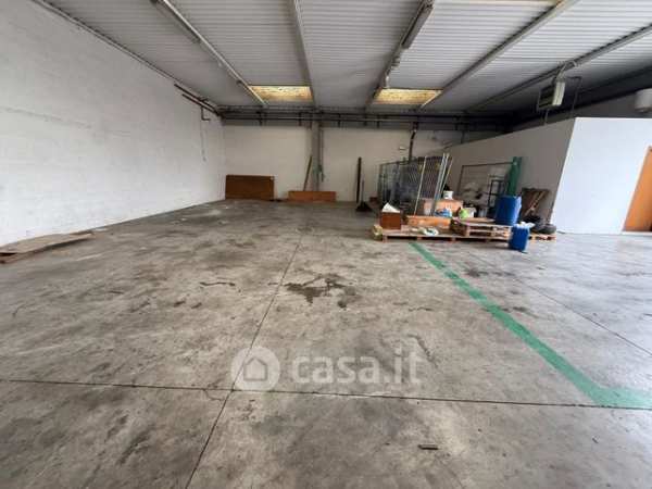 Capannone in commerciale in Via Tazio Nuvolari
