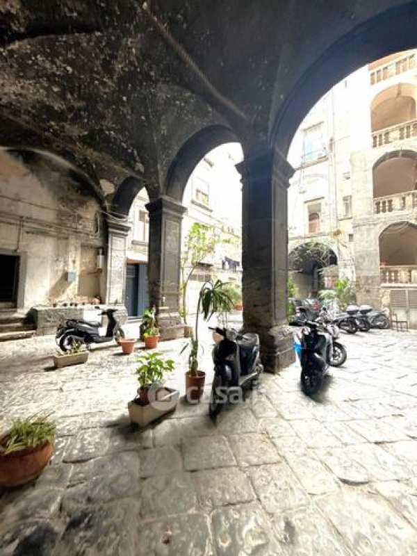 Negozio/locale commerciale in commerciale in Via dei Tribunali