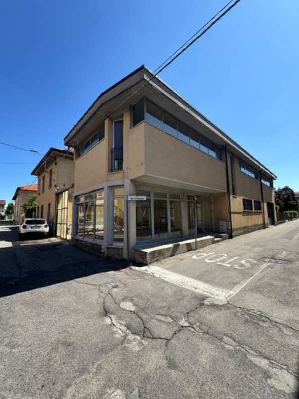 Capannone in commerciale in Via Mazzini