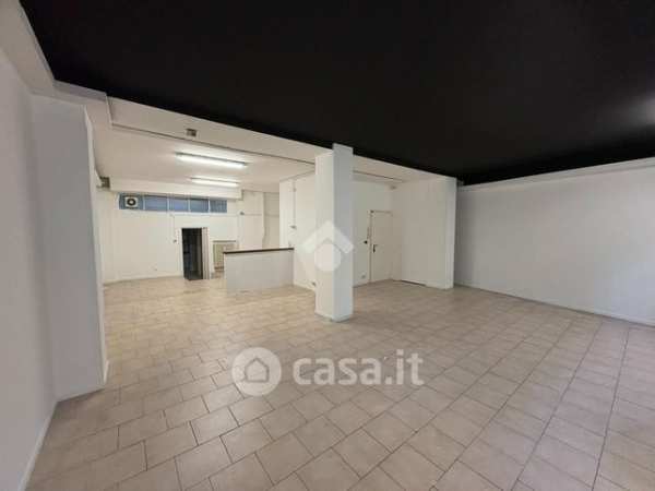 Capannone in commerciale in Via Valparaiso