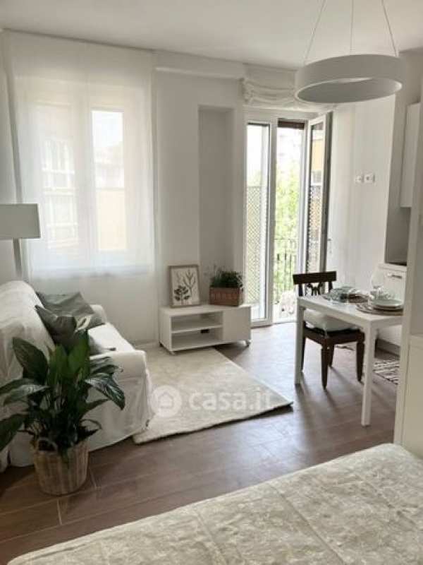 Appartamento in residenziale in Via Achille Zezon 8