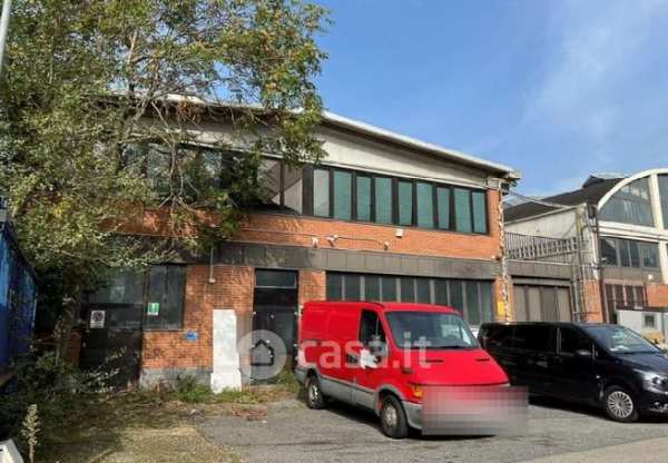 Capannone in commerciale in Strada del Drosso