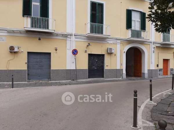 Negozio/locale commerciale in commerciale in Piazza Mazzini