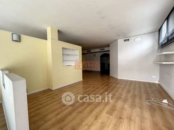 Ufficio in commerciale in Via Principale