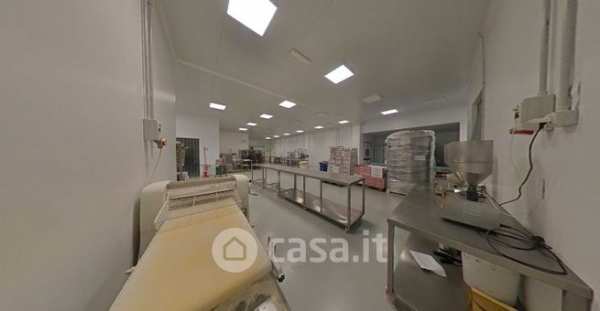 Capannone in commerciale in Via Salvatore Barzilai