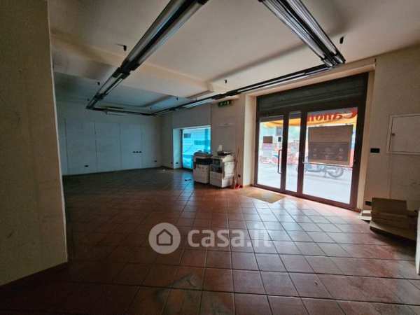 Negozio/locale commerciale in commerciale in Viale Antonio Gramsci 4 R