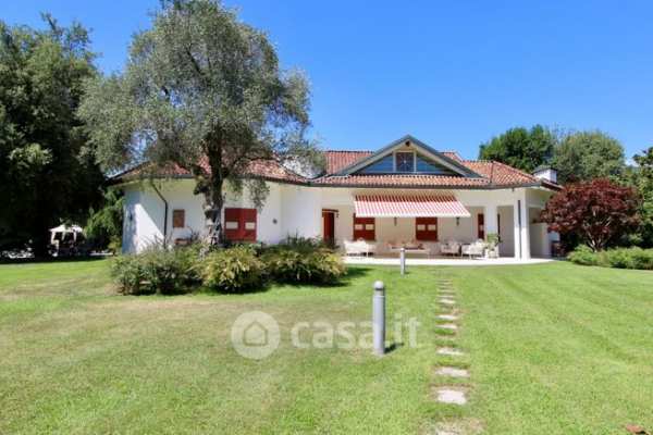 Villa in residenziale in 