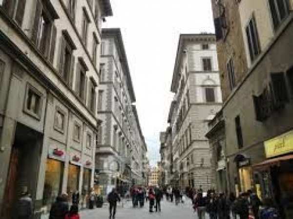 Negozio/locale commerciale in commerciale in Via dei Calzaiuoli