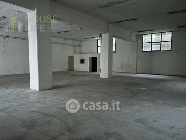 Capannone in commerciale in Via Bartolomeo Colleoni
