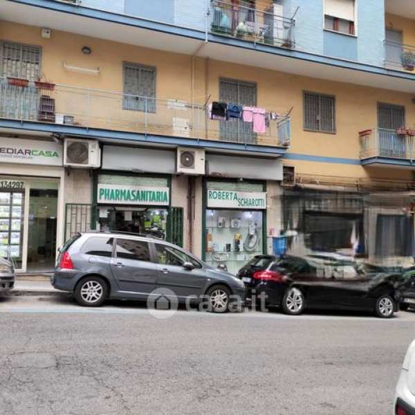 Negozio/locale commerciale in commerciale in Via Antonio e Luigi Sementini 70