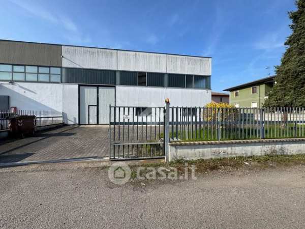 Capannone in commerciale in Via Slunj