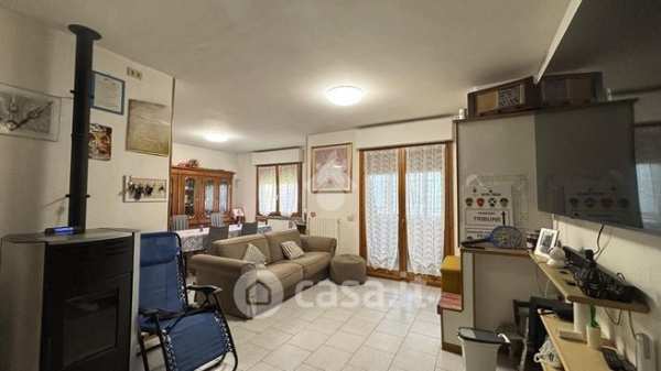 Casa bi/trifamiliare in residenziale in Via Aldo Moro 54