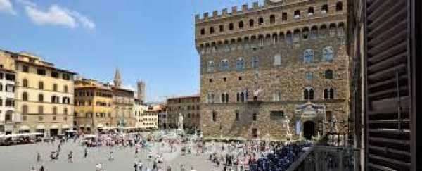 Attivitã /licenza (con o senza mura) in commerciale in Via dei Leoni 20 R